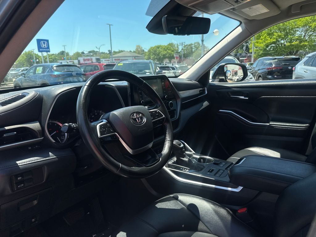 Used 2022 Gray Toyota XLE image 16