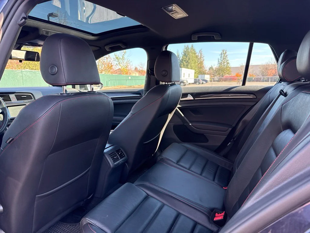 Used 2015 Night Blue Metallic Volkswagen 2.0T SE image 19