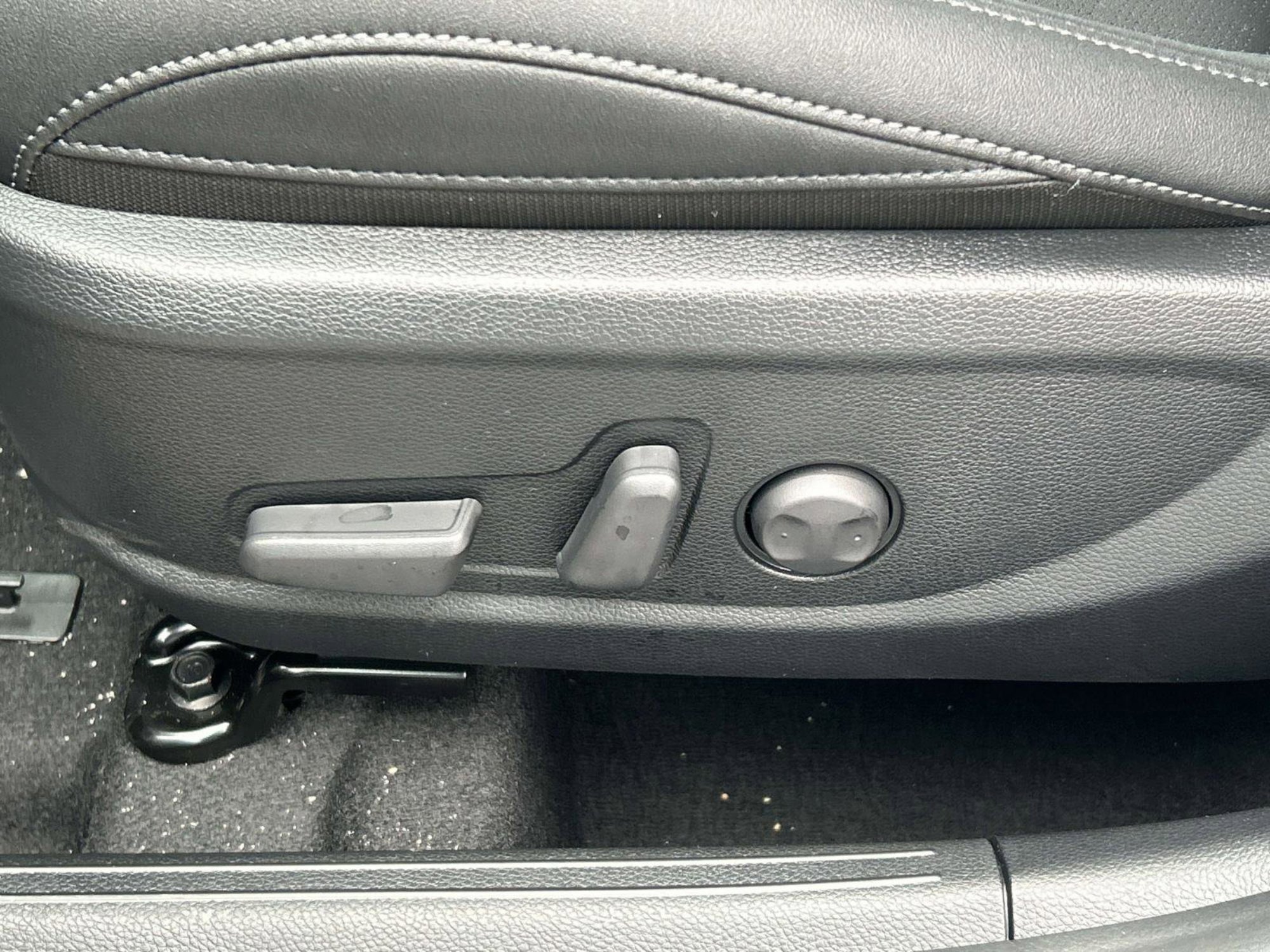 New 2026 Steel Gray Kia EX image 24