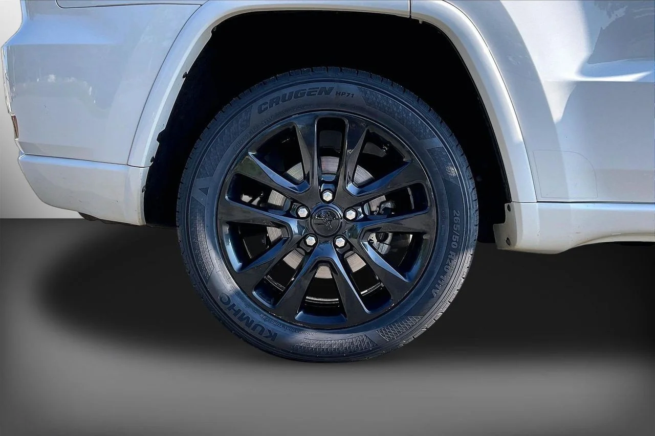 Used 2017 White Jeep Altitude image 35