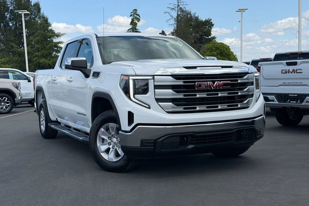 2026 GMC Sierra 4WD Crew Cab Short Box SLE's photo