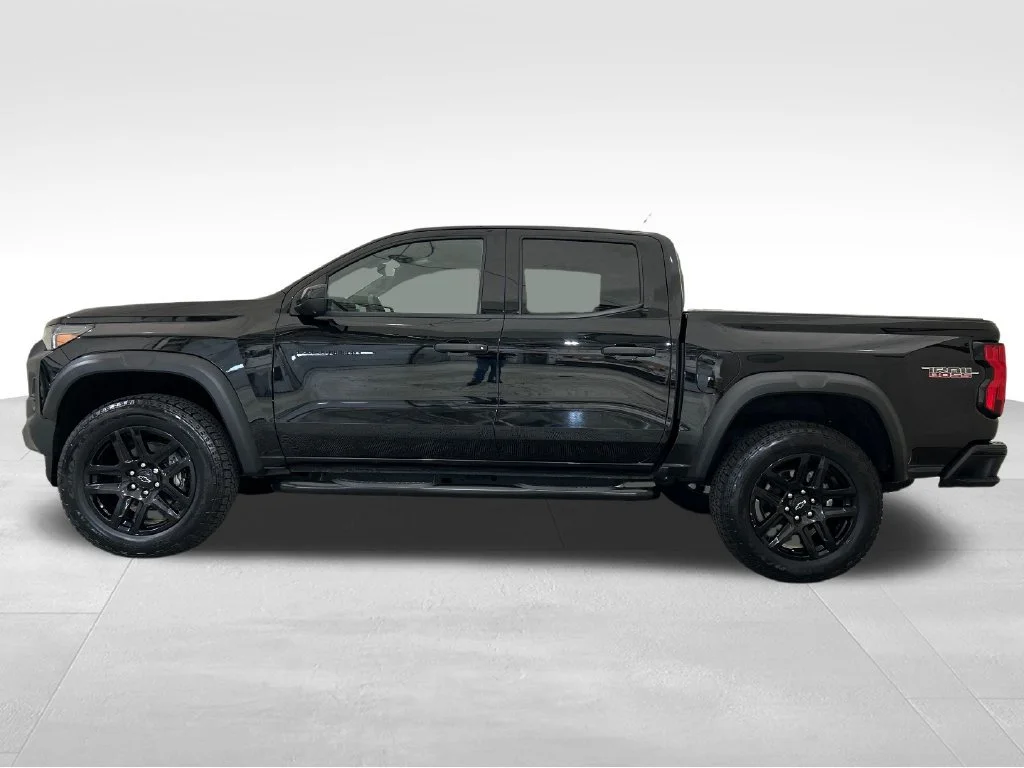 Used 2023 BLACK Chevrolet 4WD Trail Boss image 2