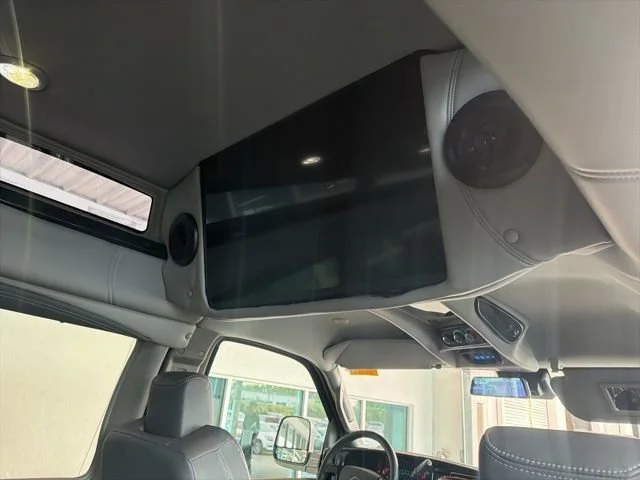 Used 2025 Special Exterior Color GMC Work Van image 11
