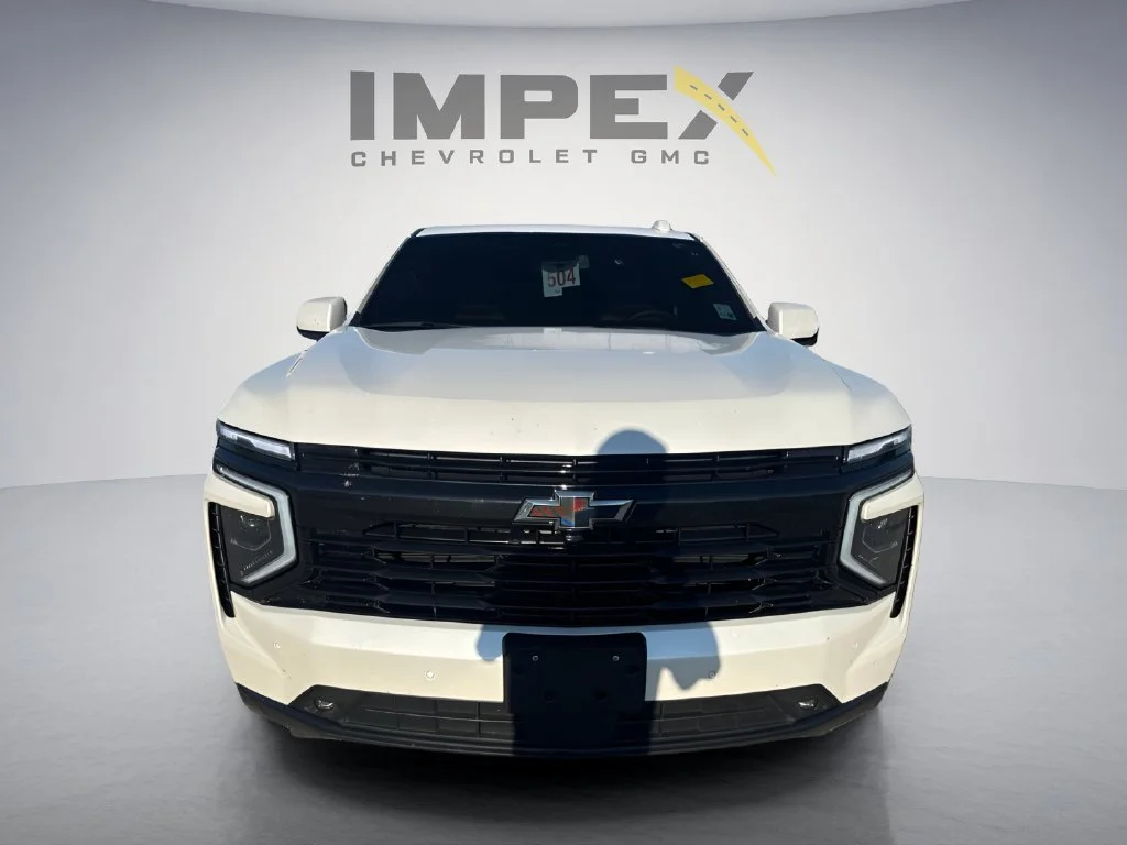 Used 2025 Iridescent Pearl Tricoat Chevrolet RST image 8