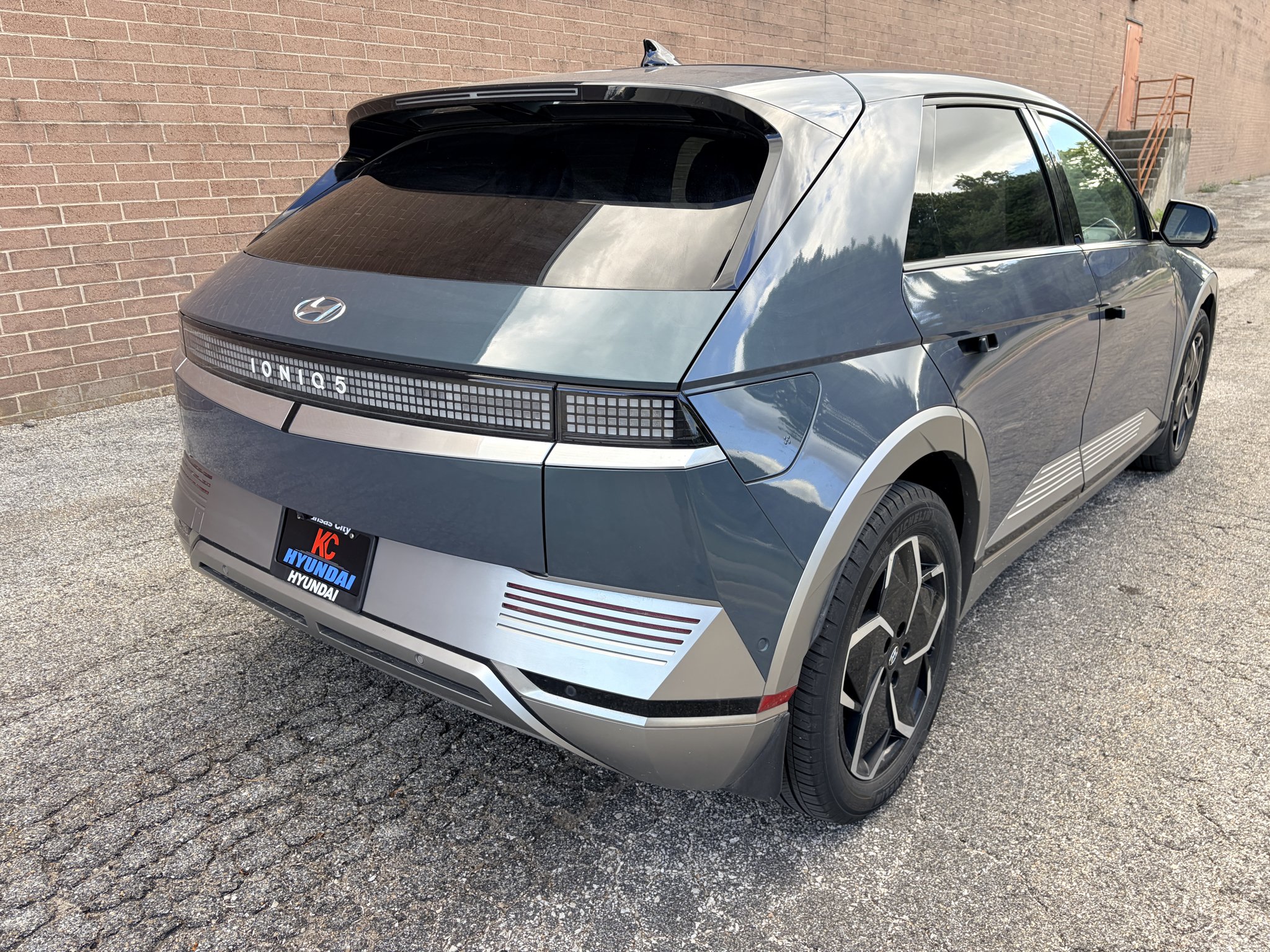 Used 2023 Digital Teal Hyundai Limited image 5