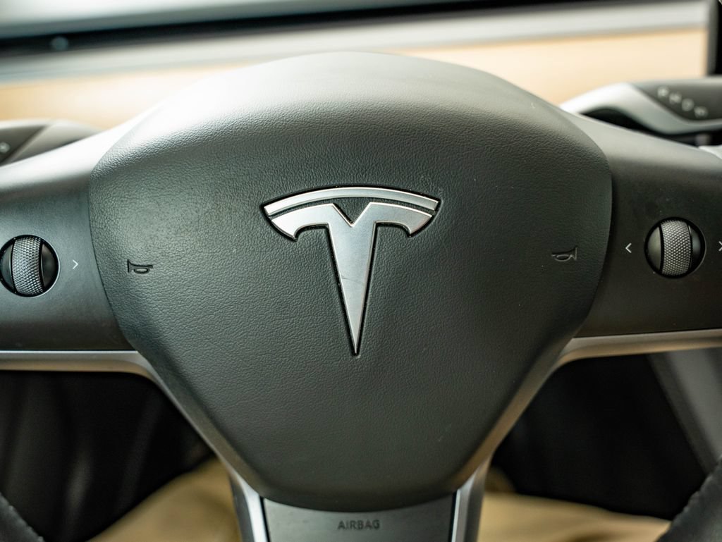 Used 2023 Black Tesla  image 27