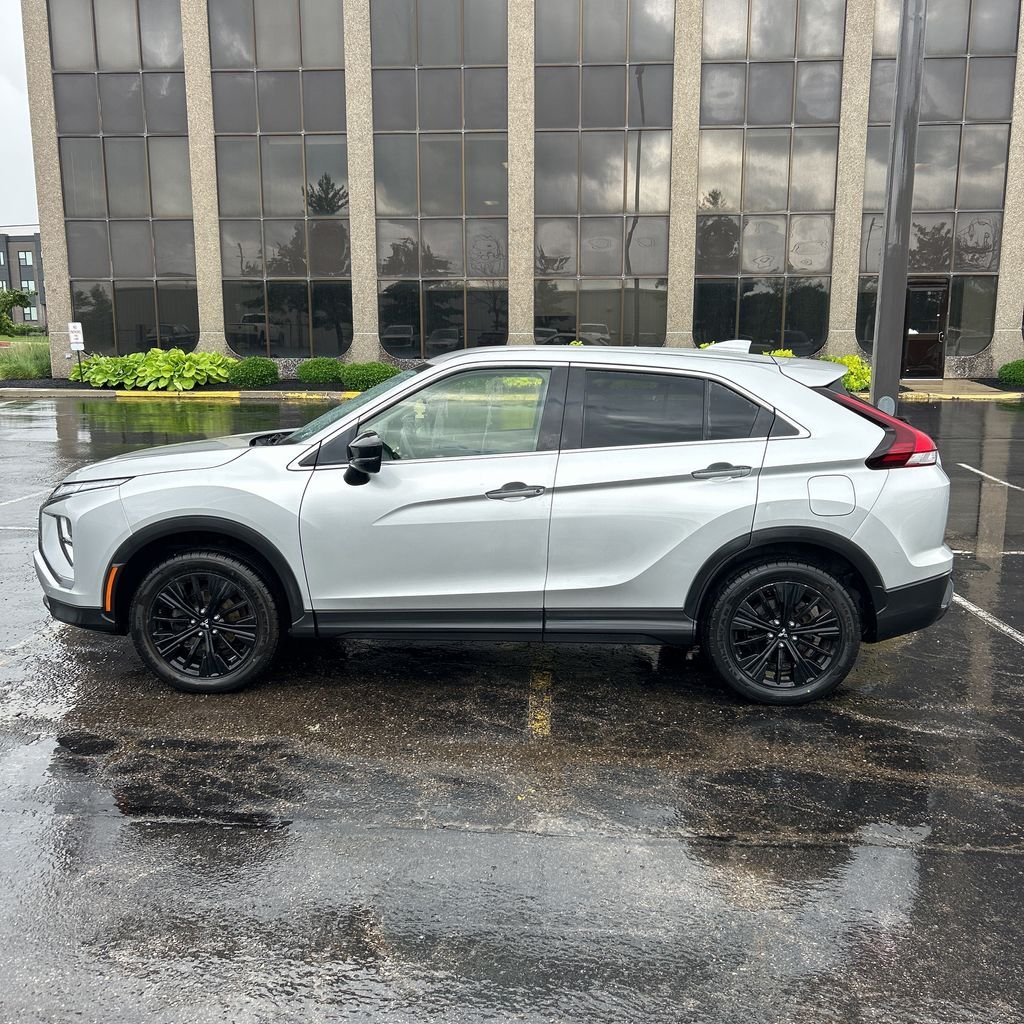 Used 2022 Silver Mitsubishi LE image 2
