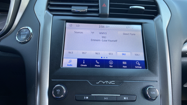 Used 2020 Oxford White Ford SE image 14