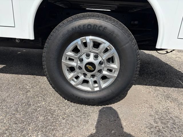 New 2026 Summit White Chevrolet WT image 11