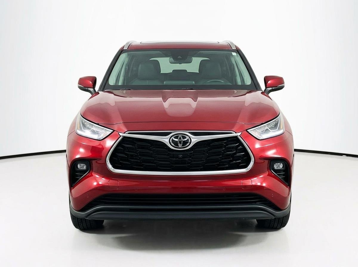 Used 2021 Ruby Flare Pearl Toyota Limited image 3