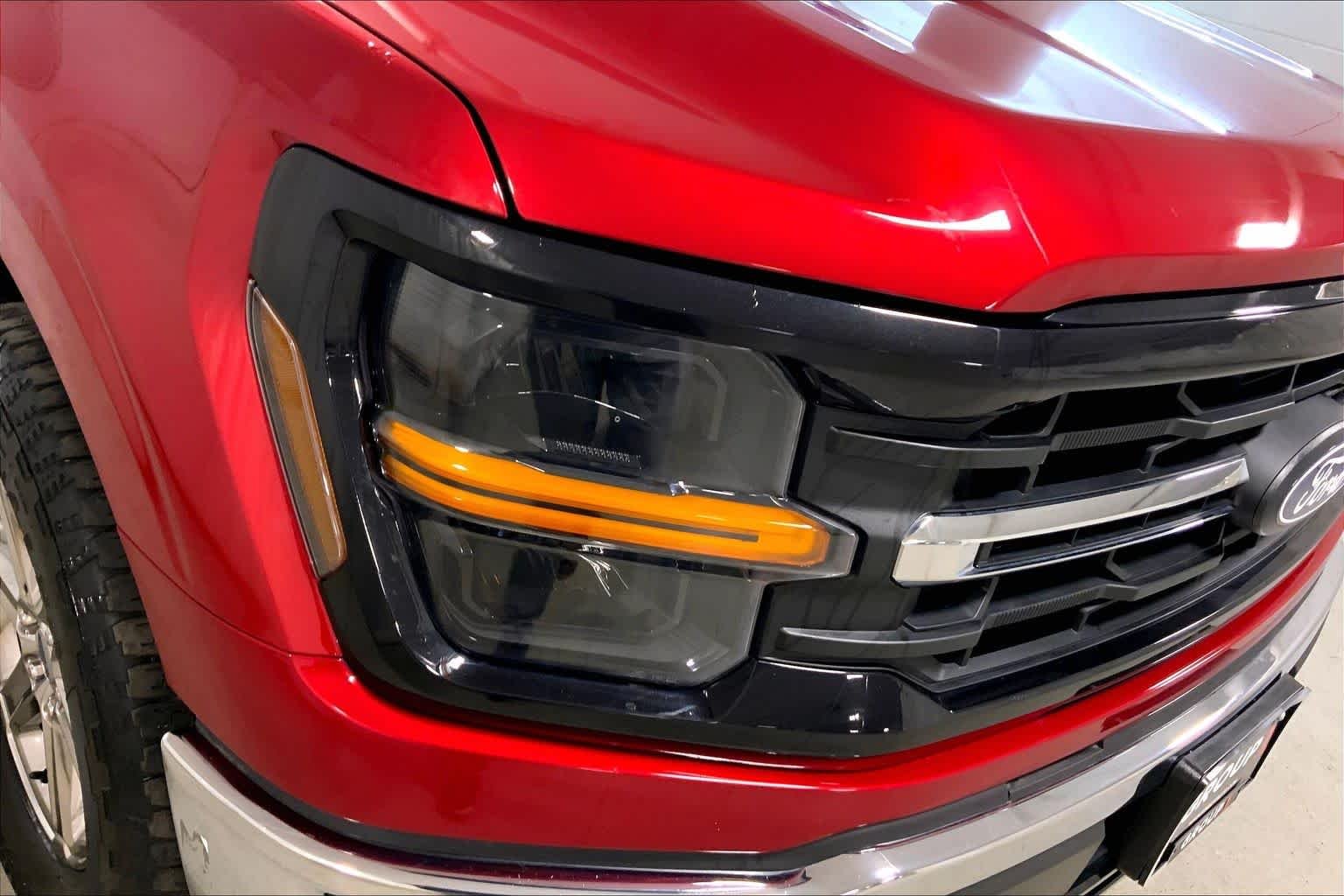 Used 2025 Rapid Red Metallic Tinted Clearcoat Ford XLT image 39