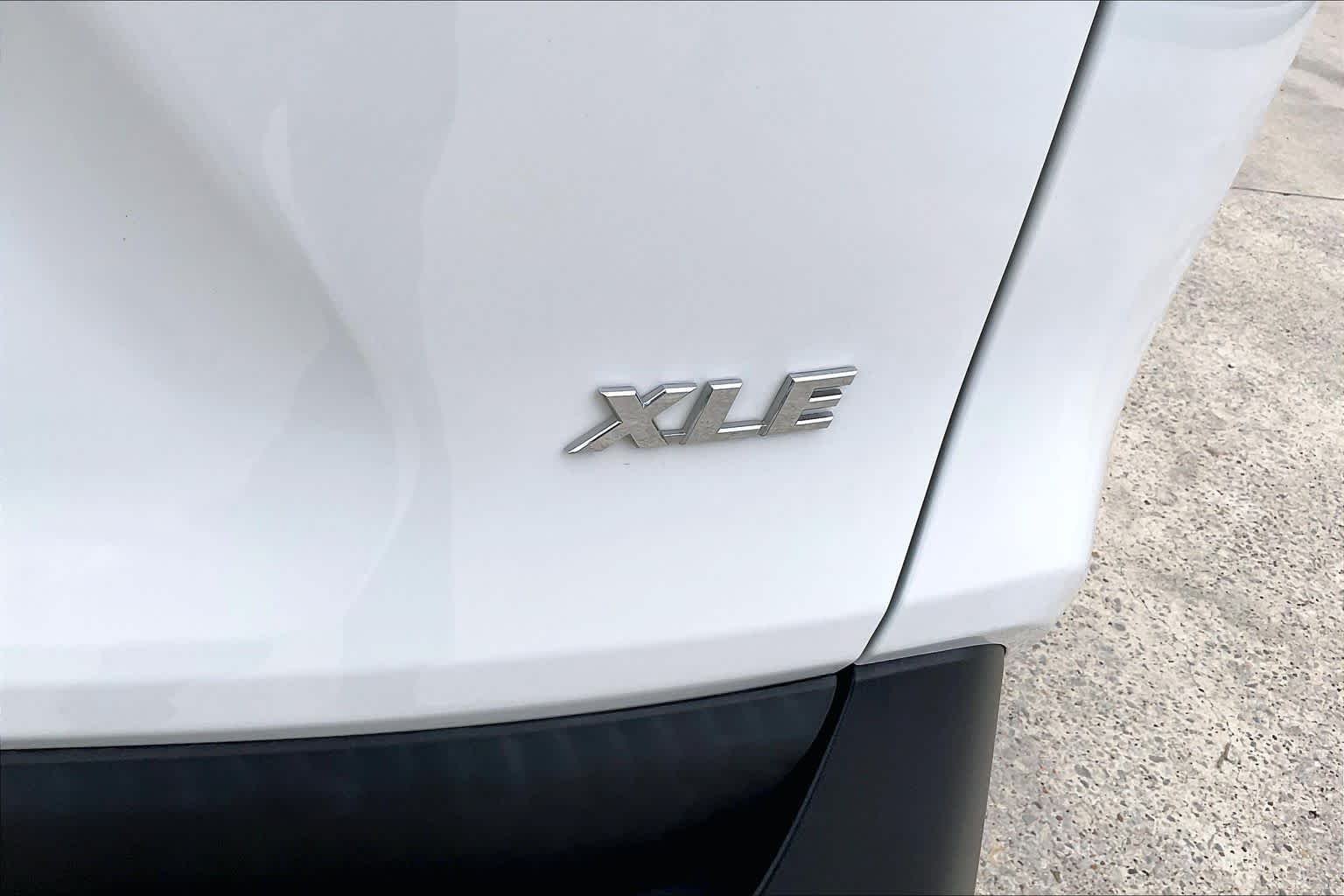 Used 2021 Super White Toyota XLE image 10