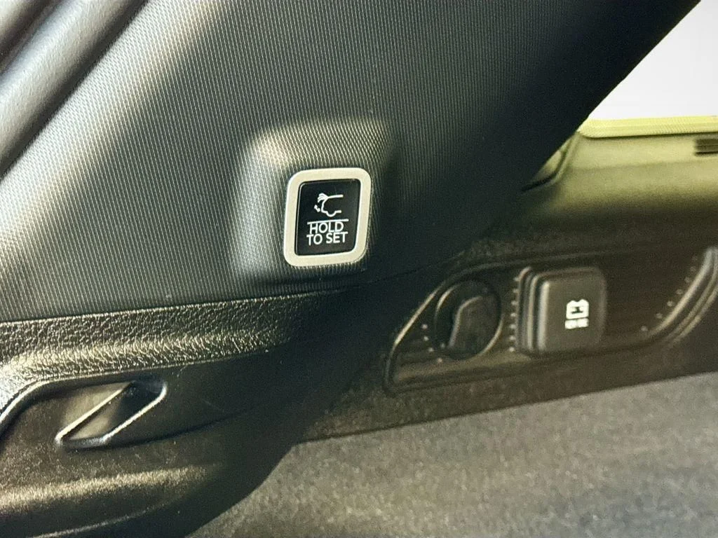 Used 2024 Silver Jeep Trailhawk 4xe image 21