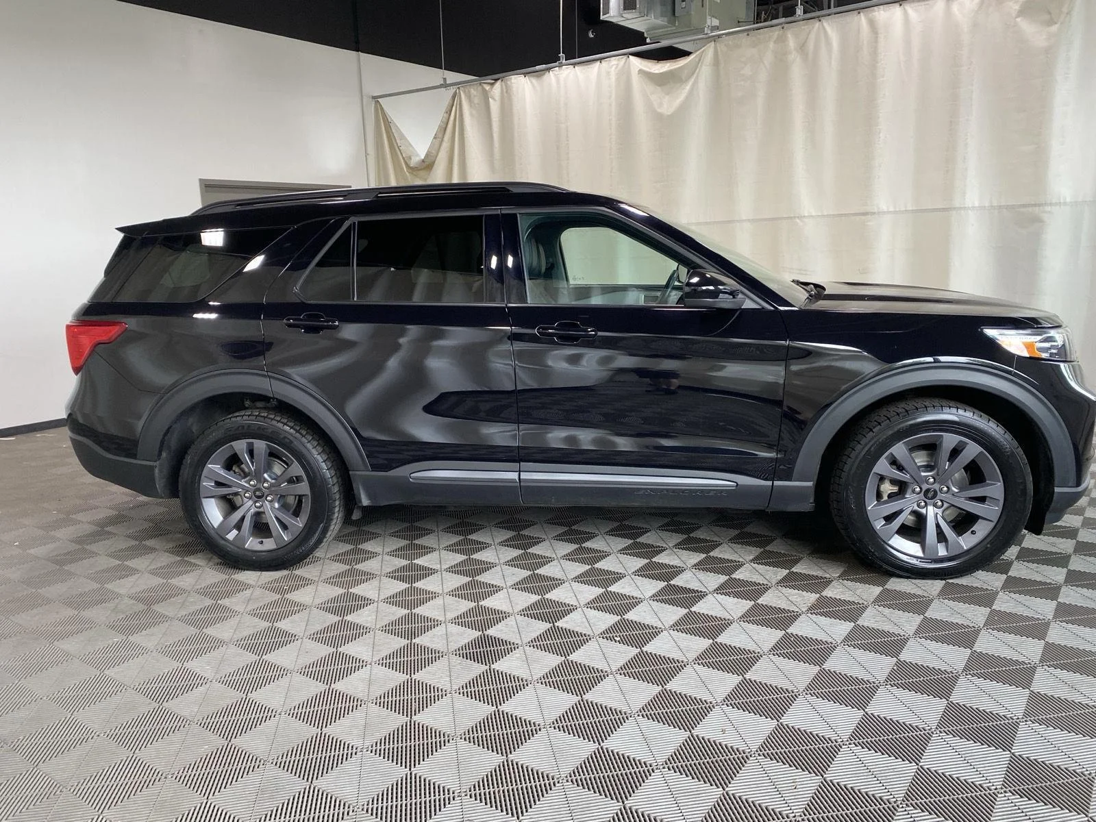 Used 2023 Black Metallic Ford XLT image 15