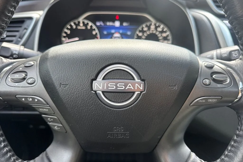 Used 2023 Silver Nissan Platinum image 25