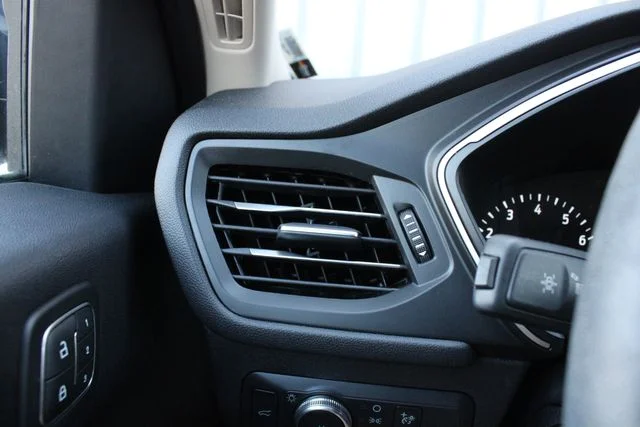 Used 2020 Blue Ford SEL image 9