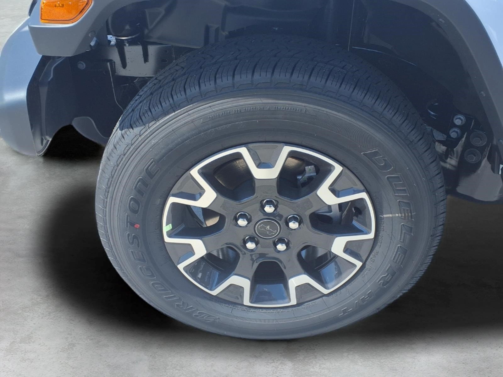 New 2026 Bright White Clear-Coat Exterior Paint Jeep Sahara image 7