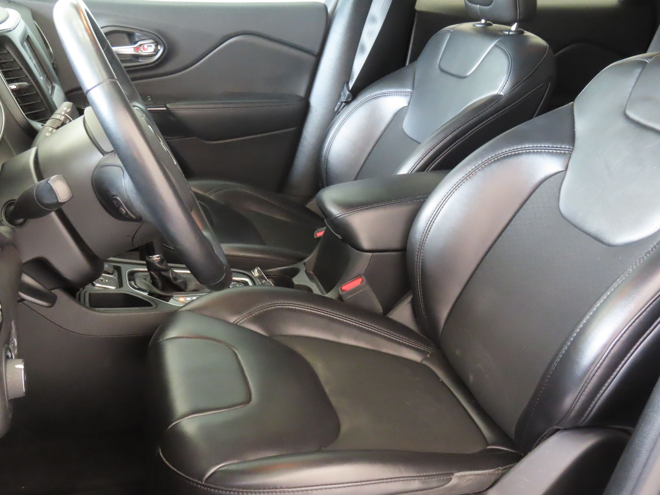 Used 2021 Black Jeep Latitude Plus image 11
