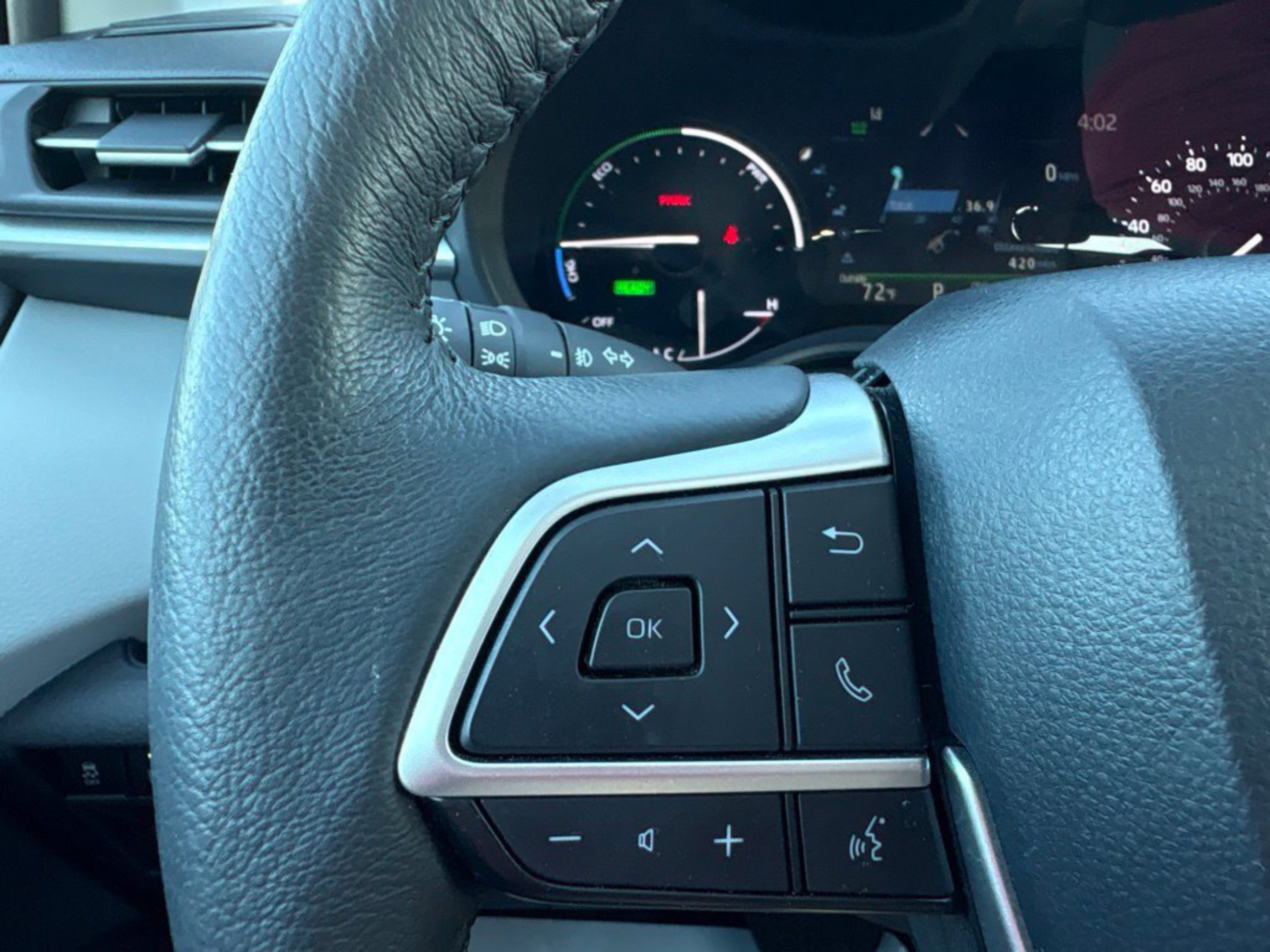 Used 2025 Pearl Toyota XLE image 11