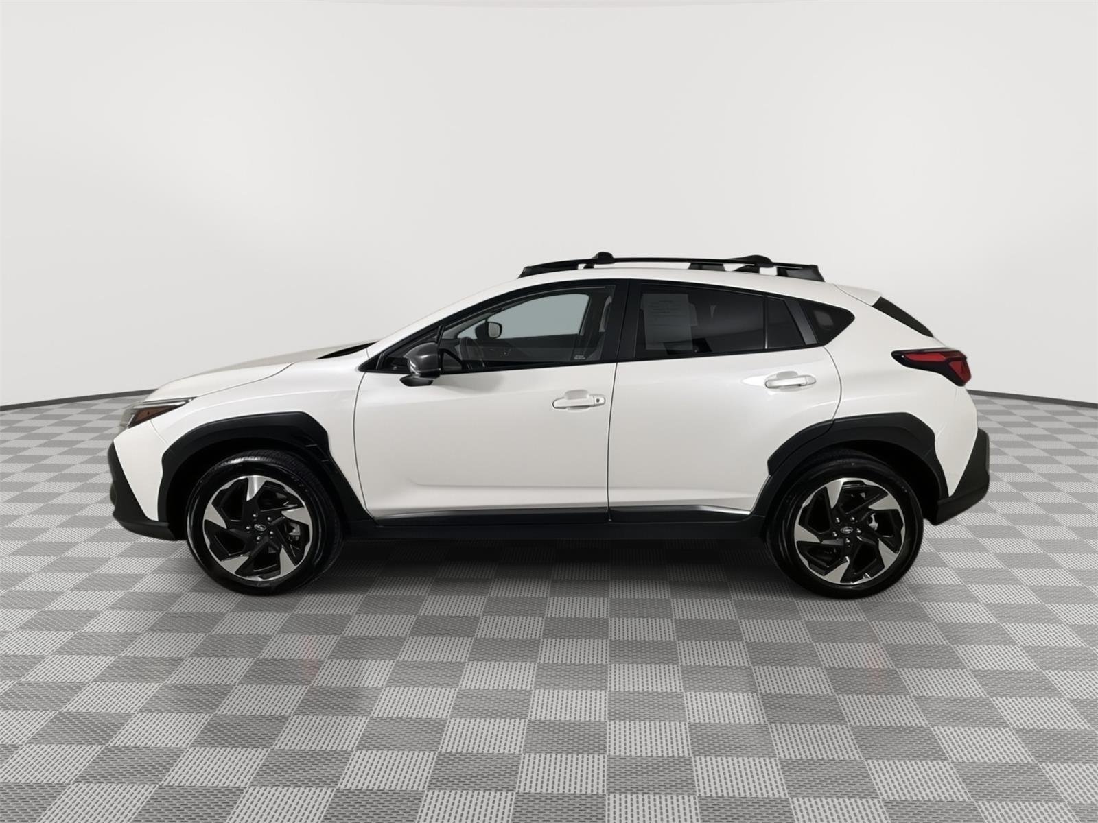 Used 2024 Crystal White Pearl Subaru Limited image 18