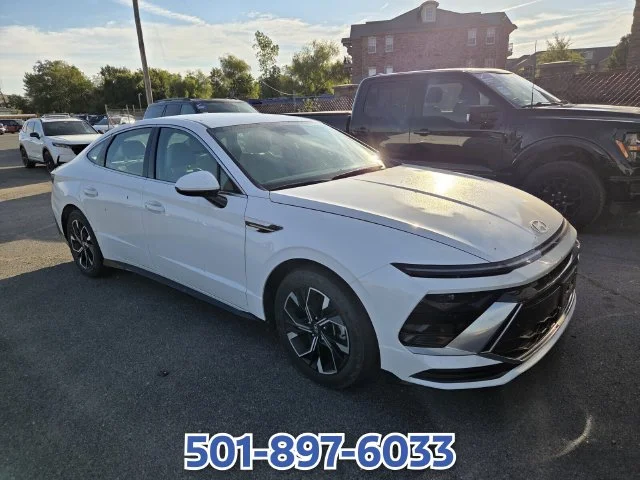 Used 2024 White Hyundai SEL image 2