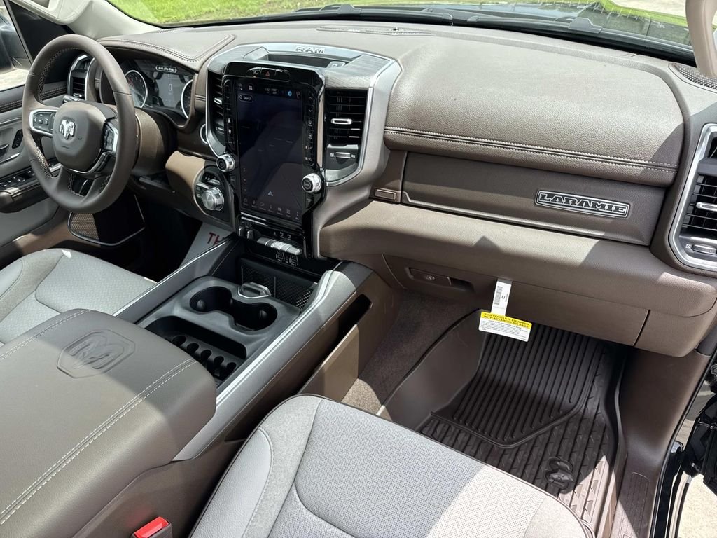 New 2026 Diamond Black Crystal Pearl-Coat Exterior Paint RAM Laramie image 27