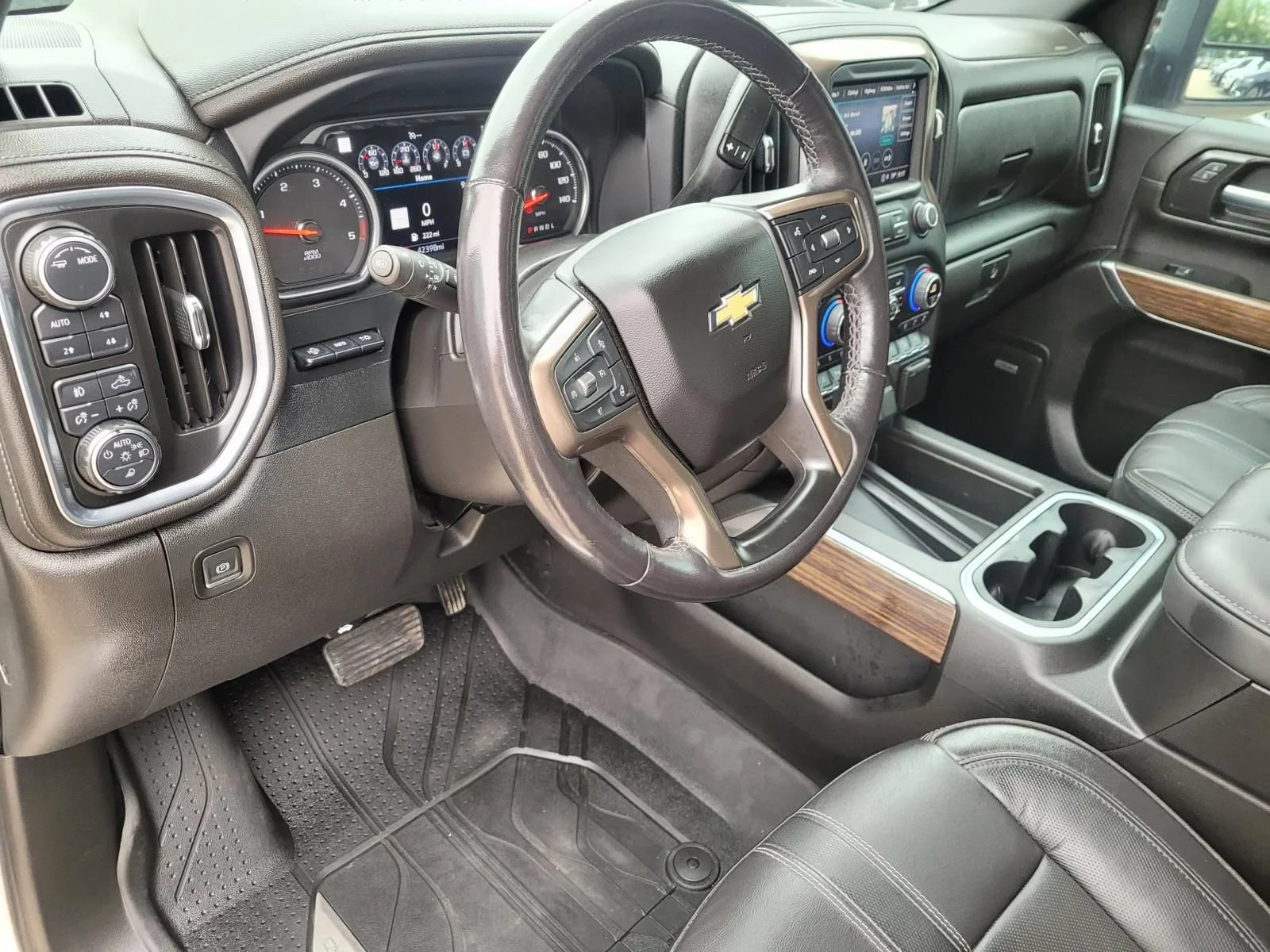 Used 2022 Silver Ice Metallic Chevrolet High Country image 24