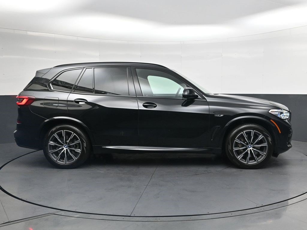 Used 2022 Black Sapphire Metallic BMW xDrive45e image 3
