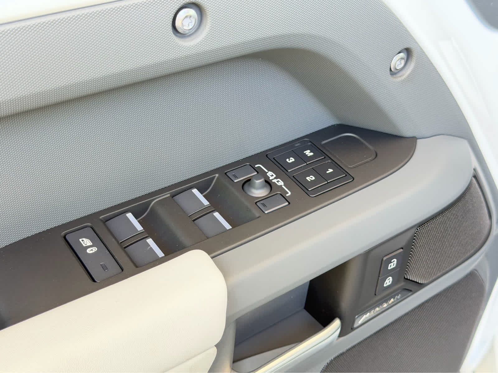 New 2026 Fuji White Land Rover S image 18
