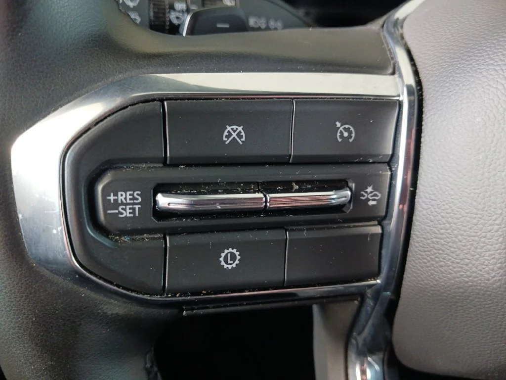 Used 2025 Sterling Metallic GMC Denali image 34