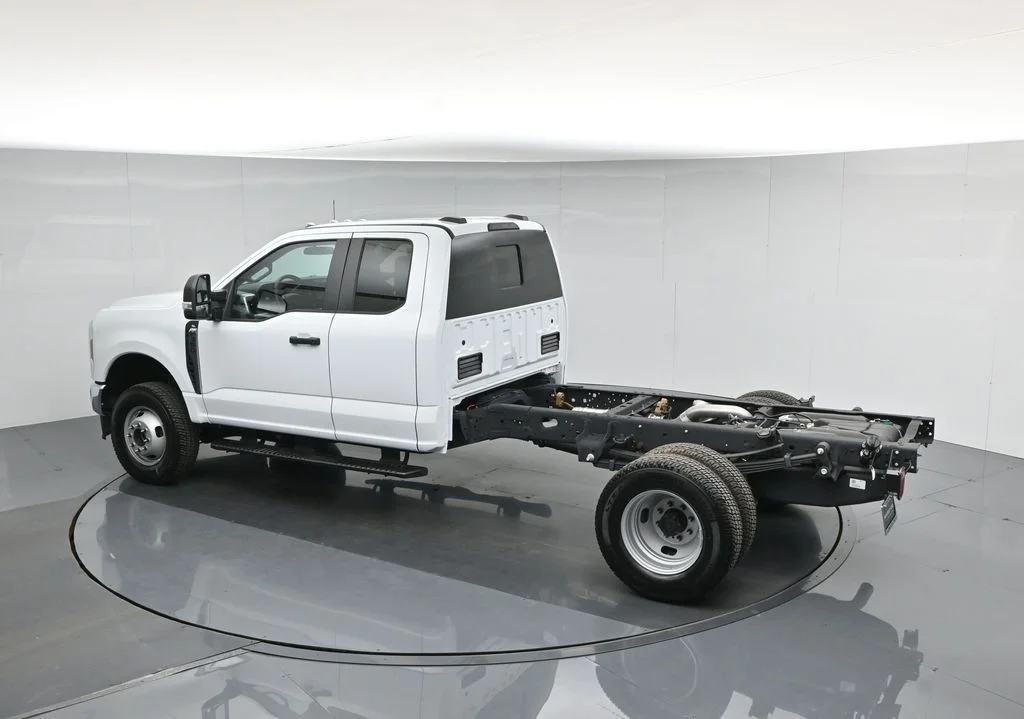 New 2026 Oxford White Ford XL image 38