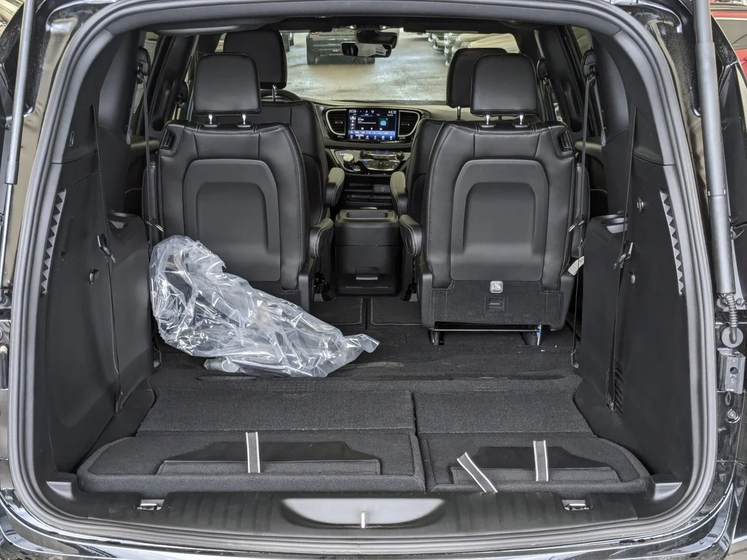 New 2026 Black Chrysler SXT - - FWD - Stow n Go Seats - Power Sliding Doors - Heated Seats - Adaptive Cruise & More! image 26