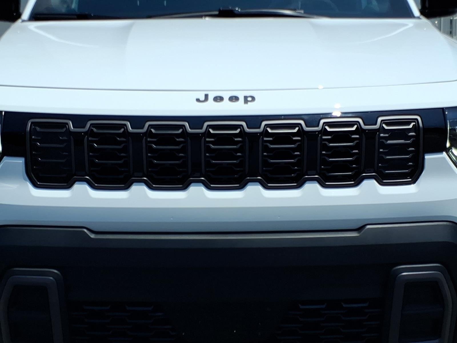 New 2026 Bright White Clear-Coat Exterior Paint Jeep Limited image 16