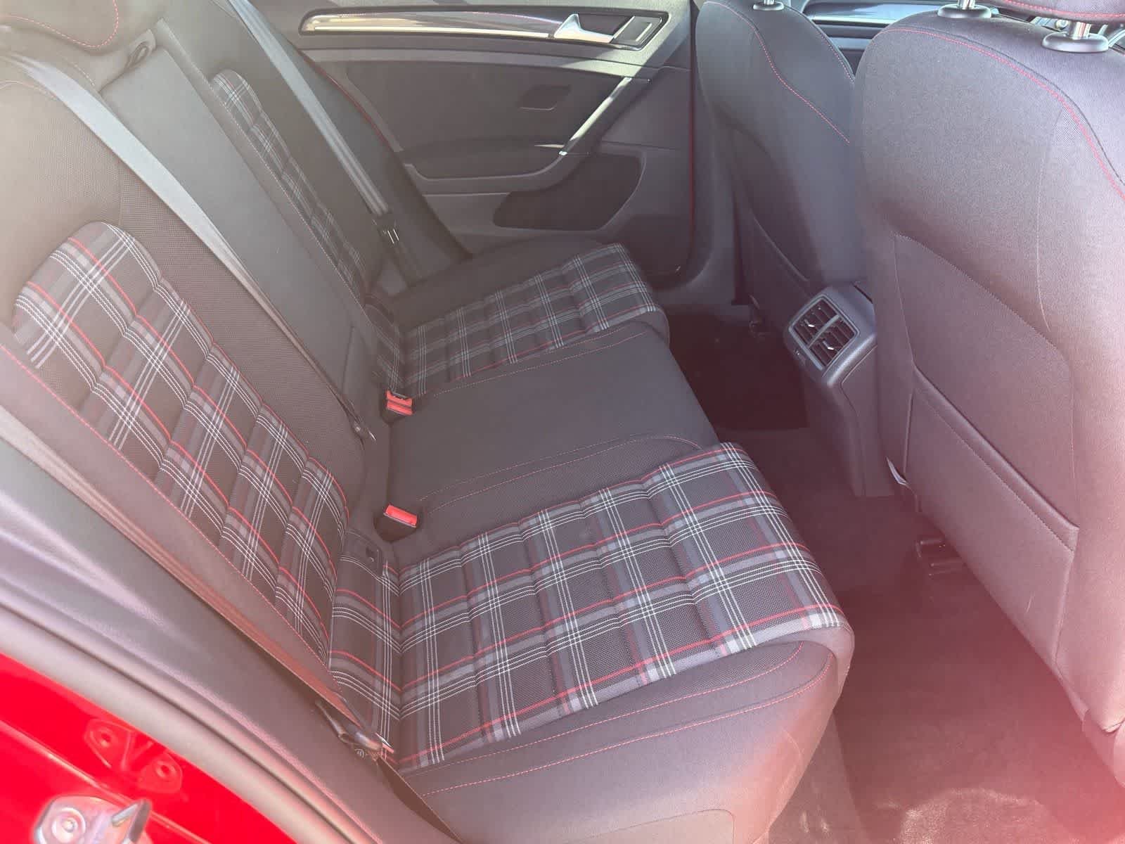 Used 2017 Red Volkswagen SE image 14