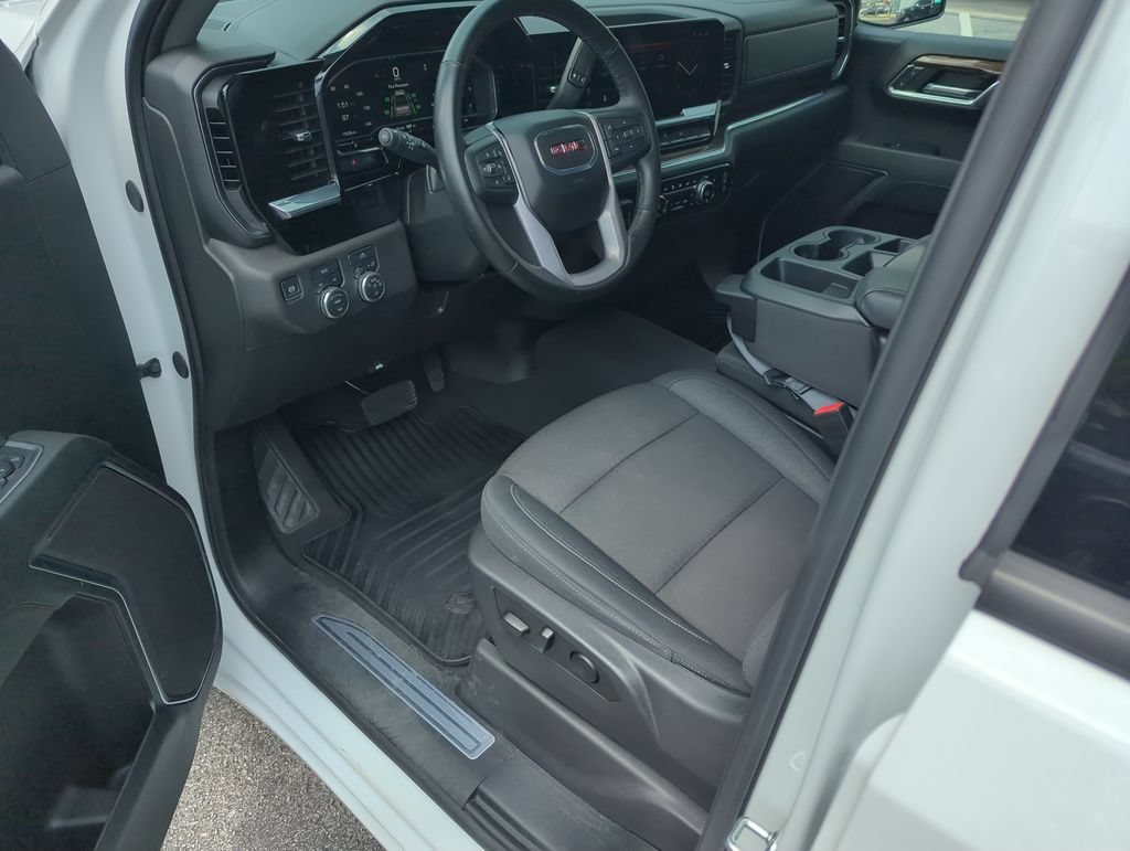 Used 2025 Summit White GMC Elevation image 10