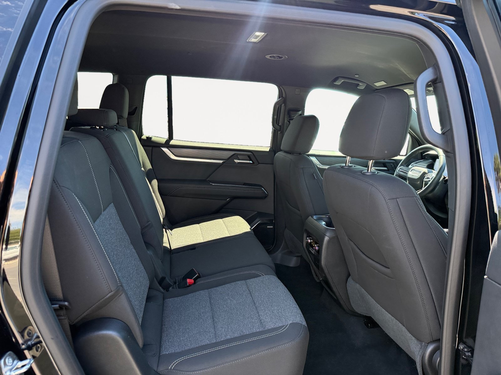Used 2025 Ebony Twilight Metallic GMC Elevation image 18