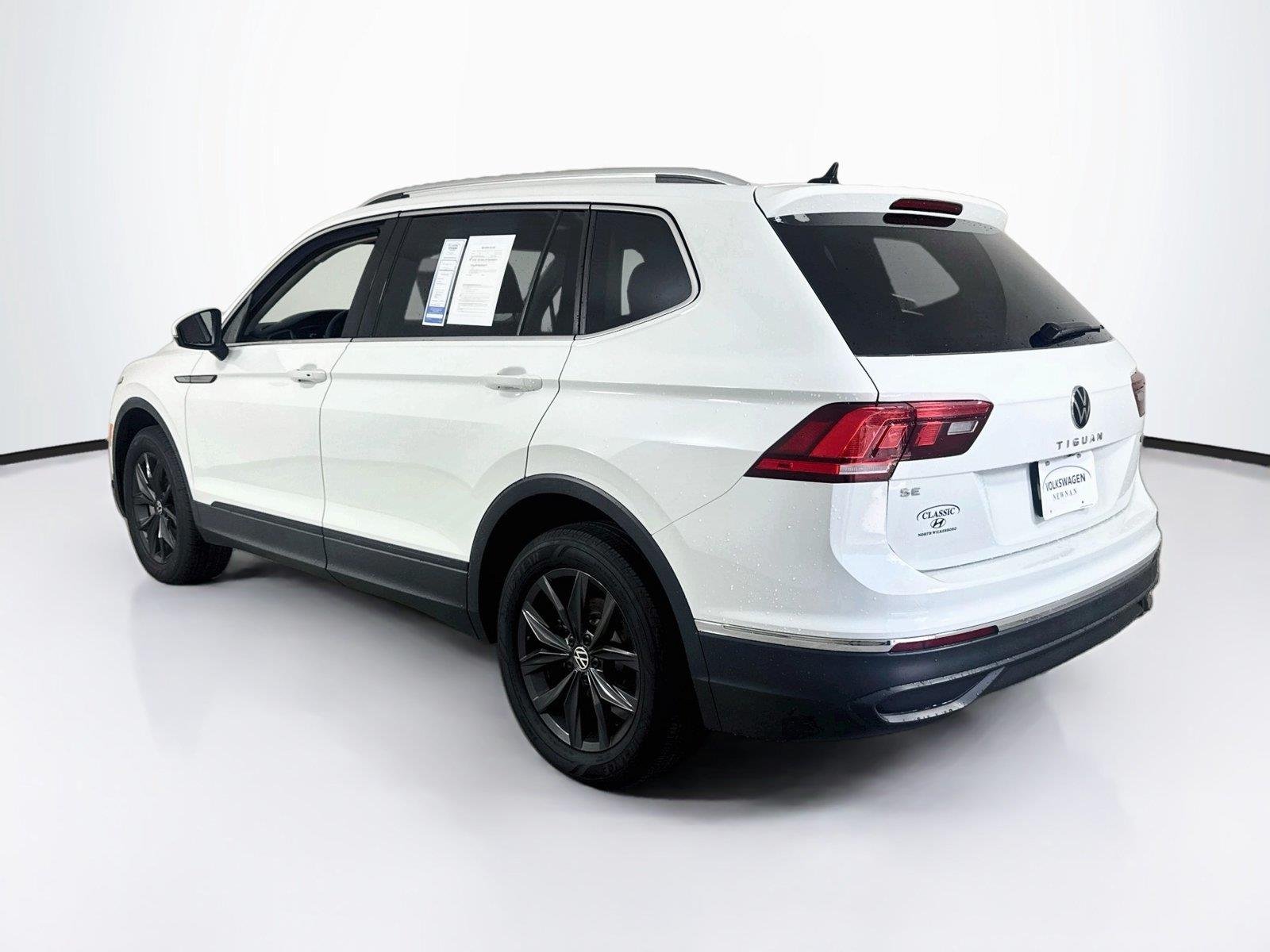 Used 2024 Pyrite Silver Metallic Volkswagen SE image 8