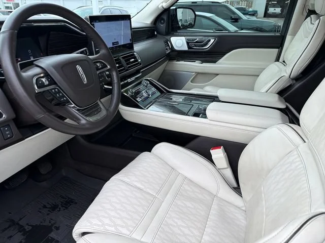Used 2024  Lincoln Black Label image 19