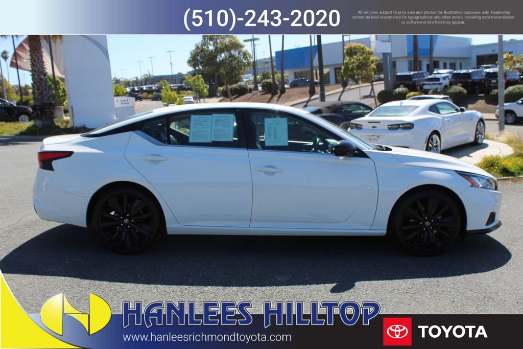 Used 2021 White Nissan 2.5 SR image 6