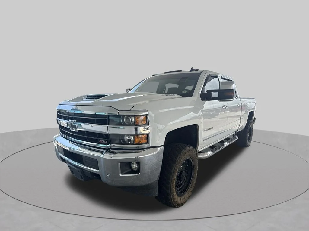 Used 2018 Summit White Chevrolet LTZ image 3