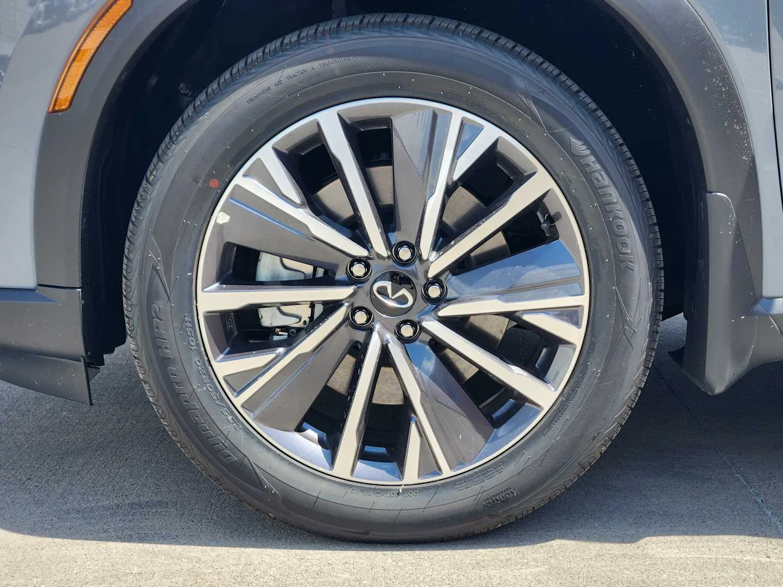 New 2027 HARBOR GRAY INFINITI Luxe FWD image 7