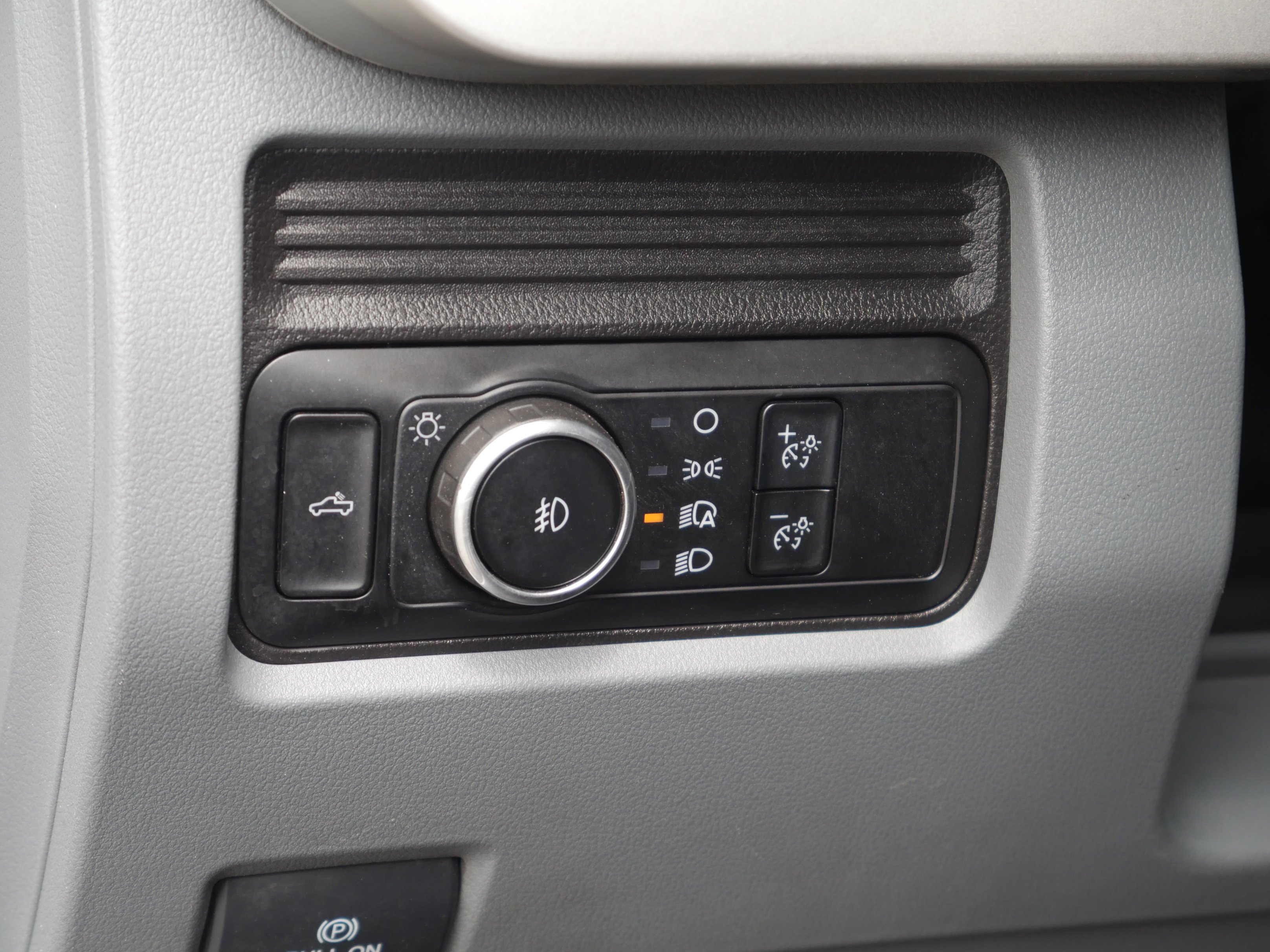 Used 2024 Oxford White Ford XLT image 5