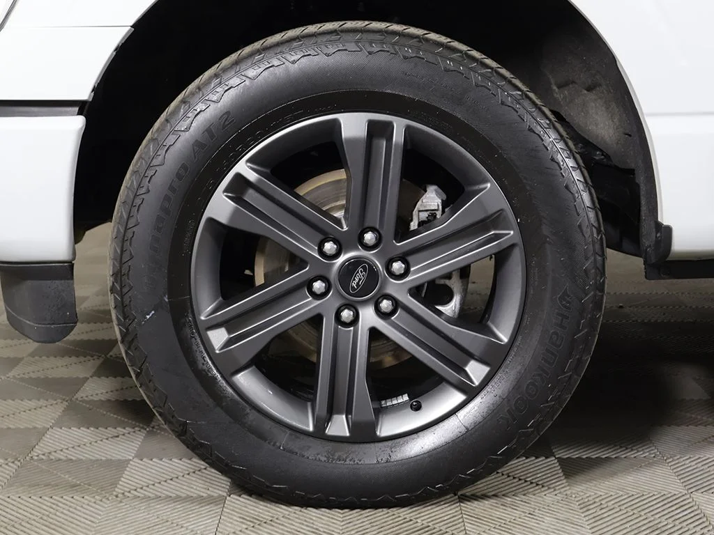 Used 2023 Avalanche Gray Ford Lariat image 28