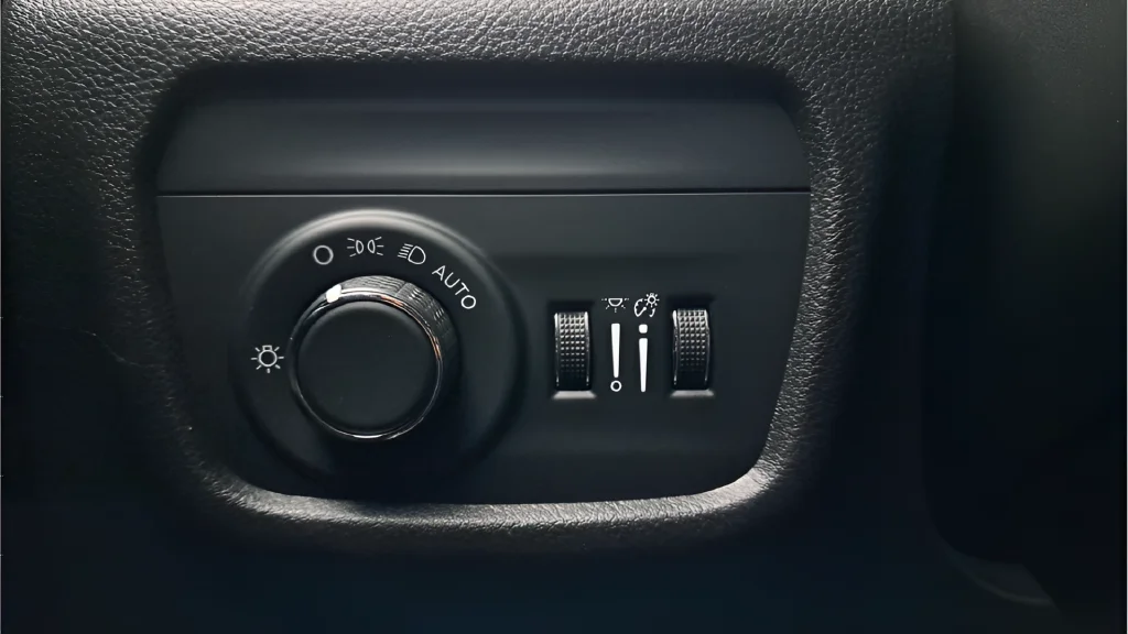 Used 2023 White Jeep Laredo image 23