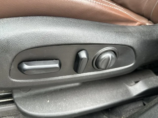 Used 2018 White Buick Avenir image 16