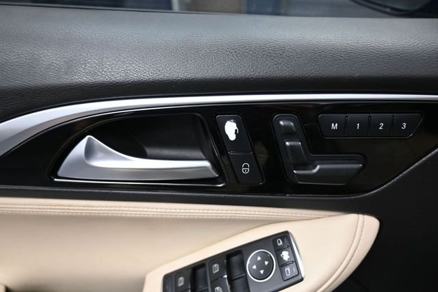 Used 2019 Black INFINITI LUXE image 18
