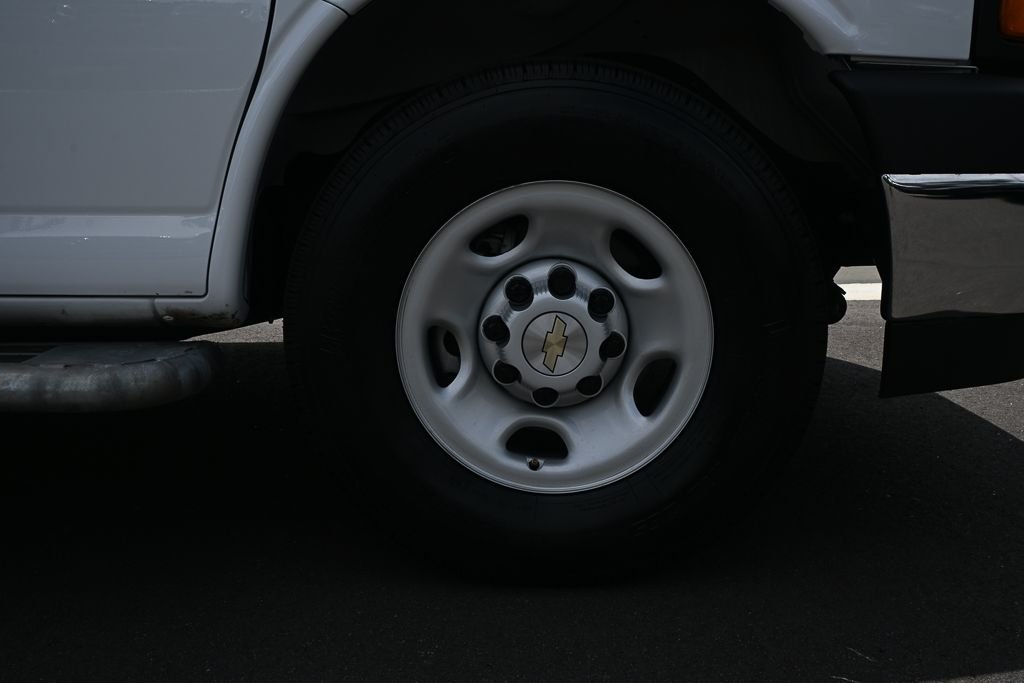 Used 2025 White Chevrolet Work Van image 30