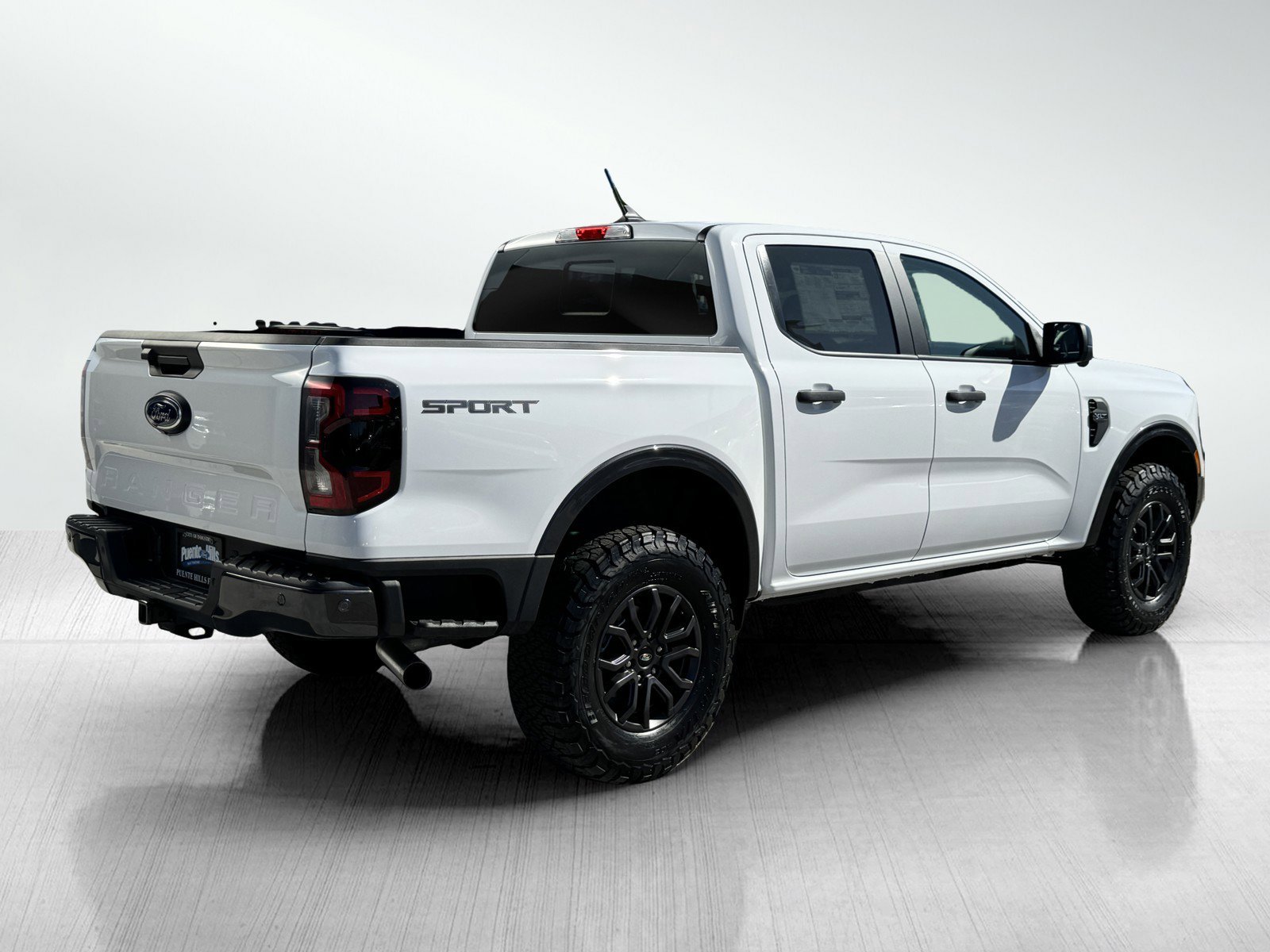 New 2024 Oxford White Ford XLT image 4