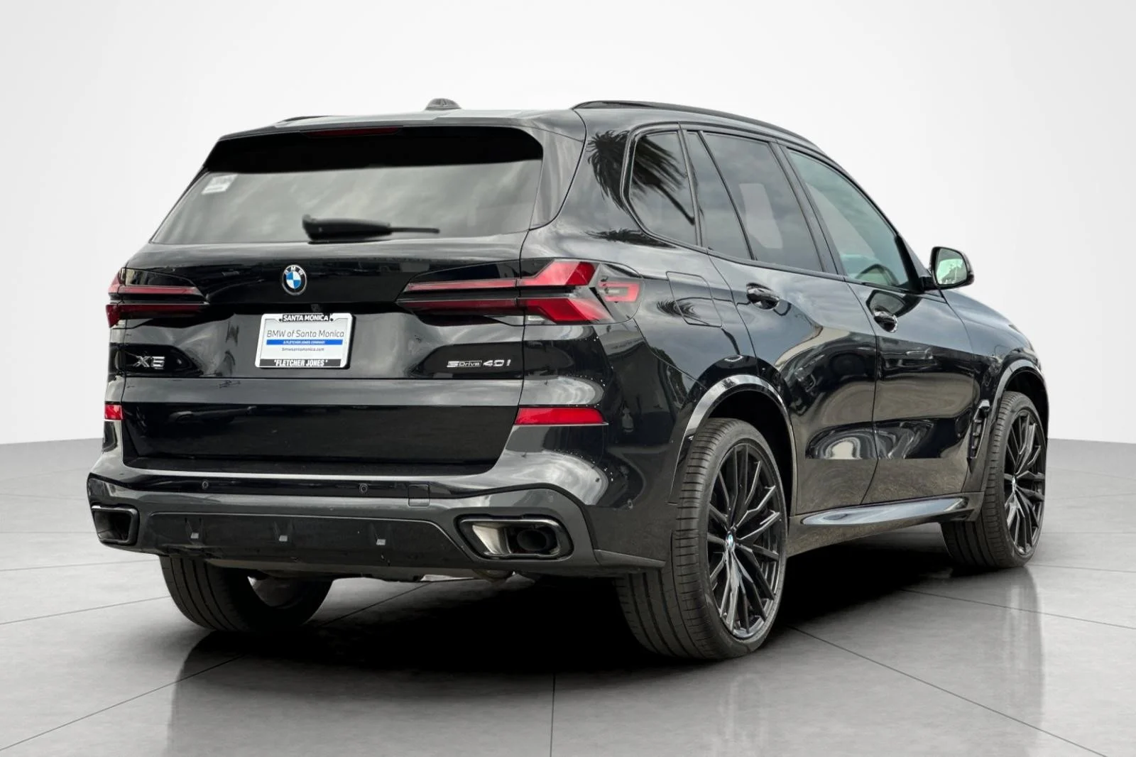 Used 2025 Black Sapphire Metallic BMW sDrive40i image 5