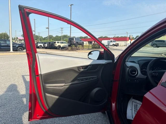 Used 2019 Red Hyundai SE image 10